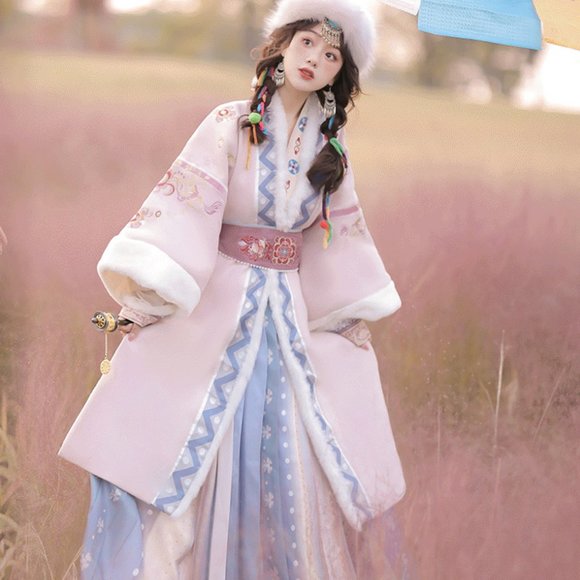 Song Dynasty Outfit Set | Top, Pleated Gradient Maxi Skirt, Lamb Wool Coat, Belt - Picture 3 of 7